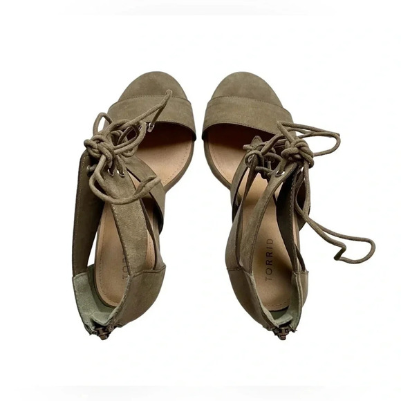 NEW Torrid Eyelet Caged Lace Up Platform Heels - Picture 3 of 4